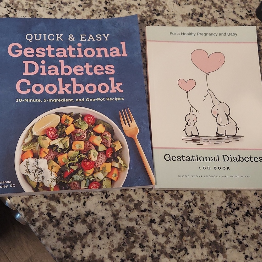 Gestational diabetes cookbook and log book